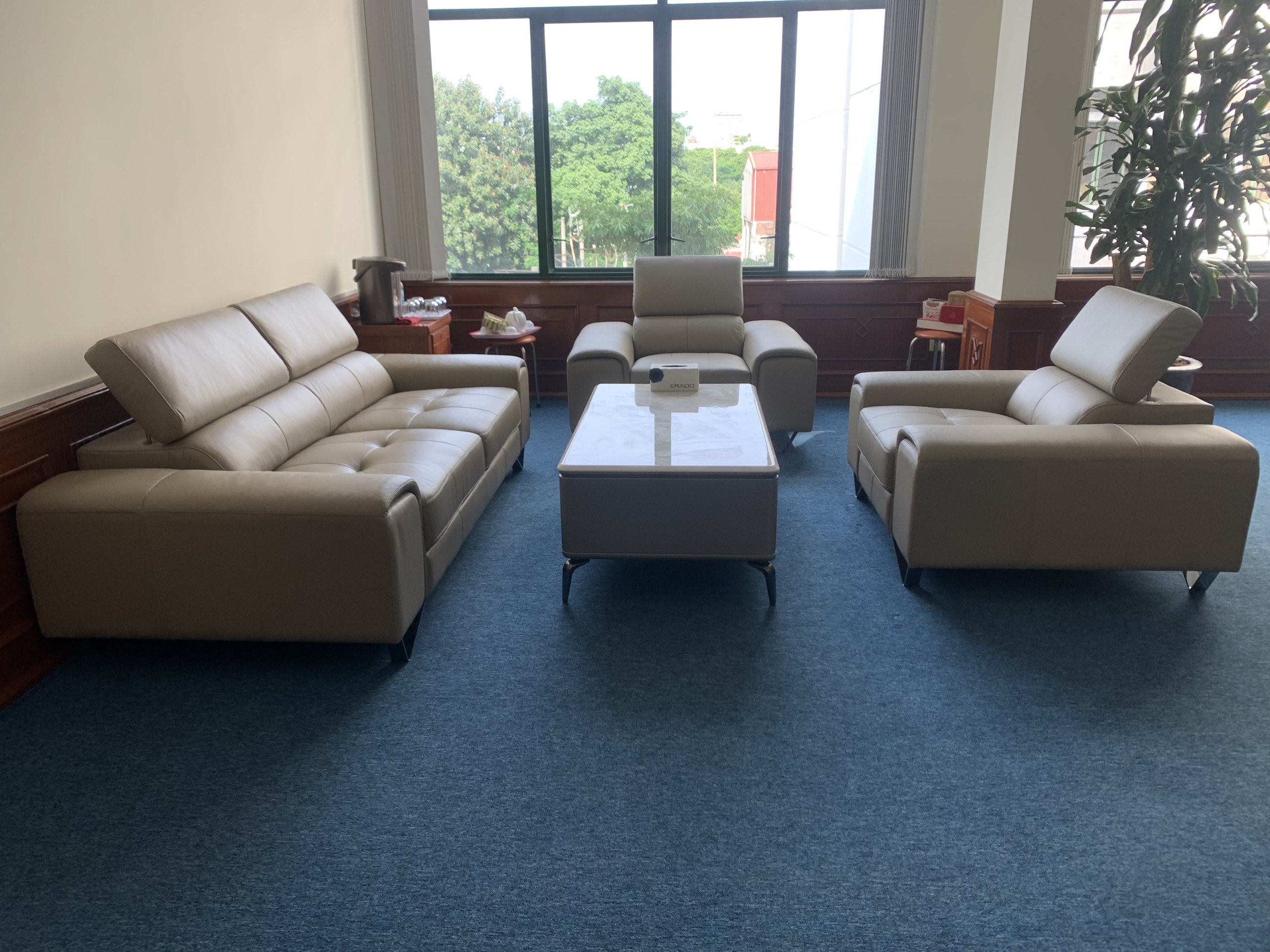 ERADO BÀN GIAO THÀNH CÔNG COMBO SOFA - BÀN TRÀ CHO CHỊ LOAN Ở LÊ DUẨN